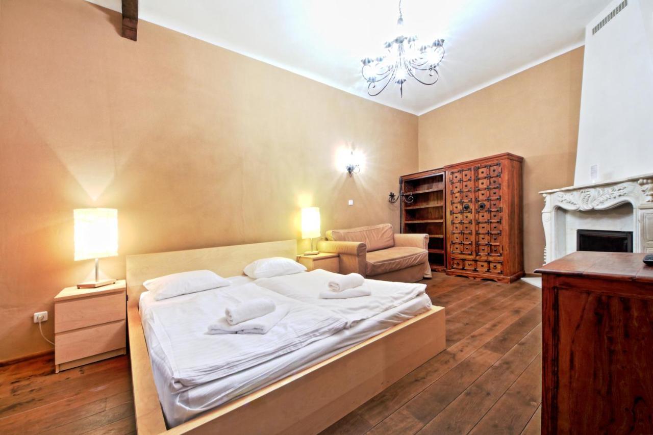 Rose Antique Apartment Prague Ngoại thất bức ảnh